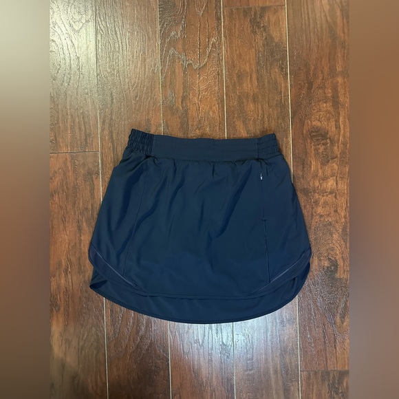 Lululemon Hotty Hot Size 10 High-Rise Skirt *Long True Navy - Picture 1 of 3
